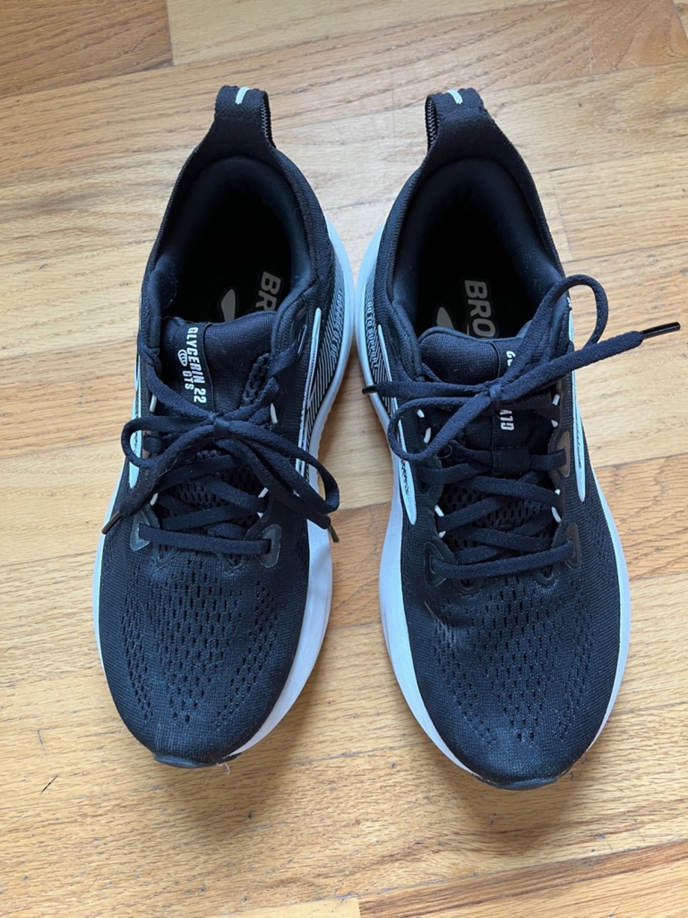 Brooks Black and White Womens Glycerin 22 Running Shoes